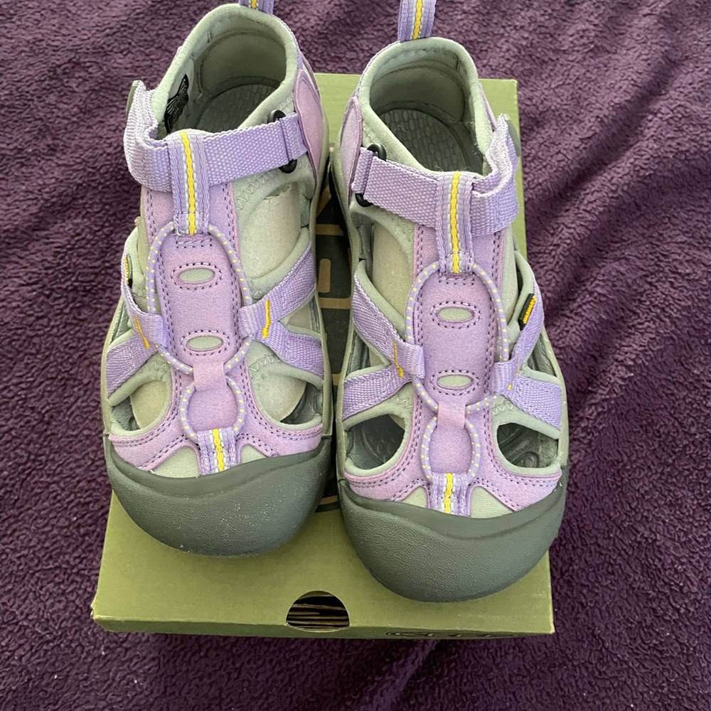 NIB Keen kids Venice H2 sandal.